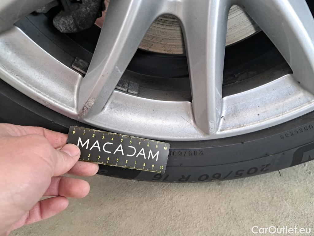  Bmw  Serie 2 Série 2 Active Tourer 216d Lounge 1.5 115CV BVA7 E6d #47