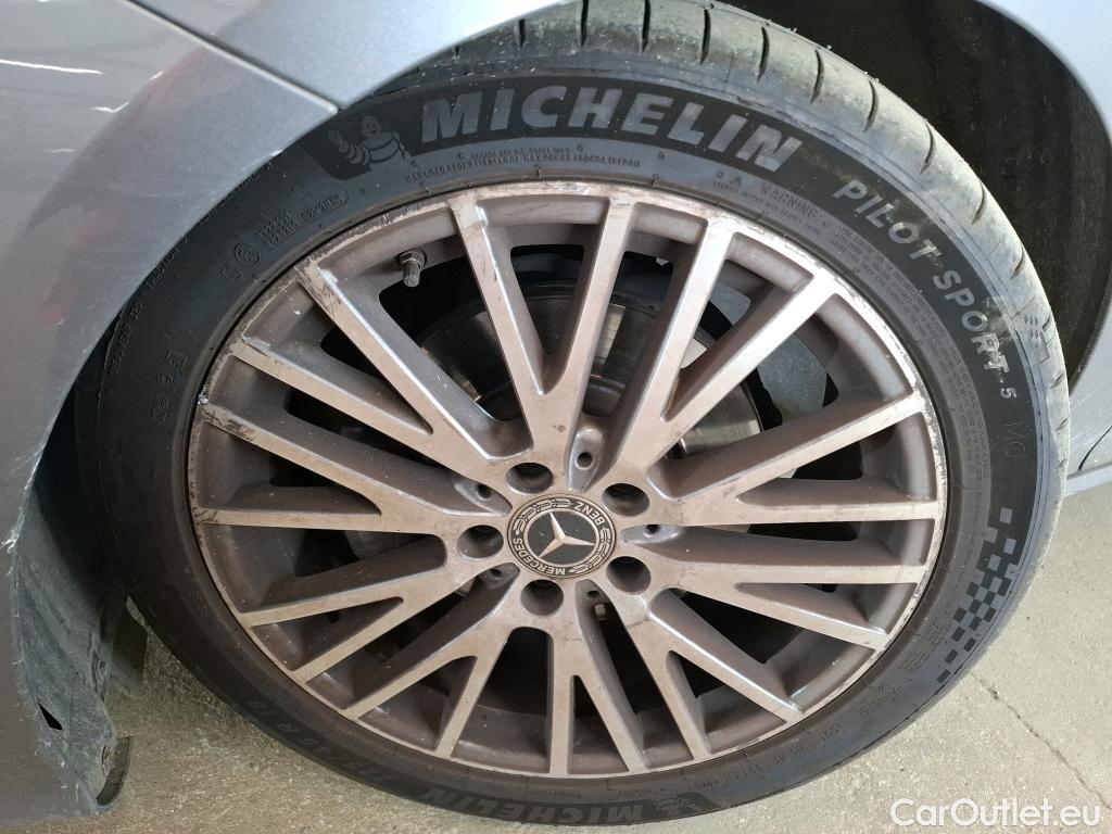  Mercedes  CLA-Klasse MERCEDES-BENZ CLA Shooting Brake / 2019 / 5P / Break CLA 200 d Business Line BA8 #4