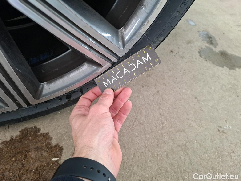  Mini  Clubman MINI  / 2019 / 5P / Break Cooper Knightsbridge 136 ch BVA7(SP) #36