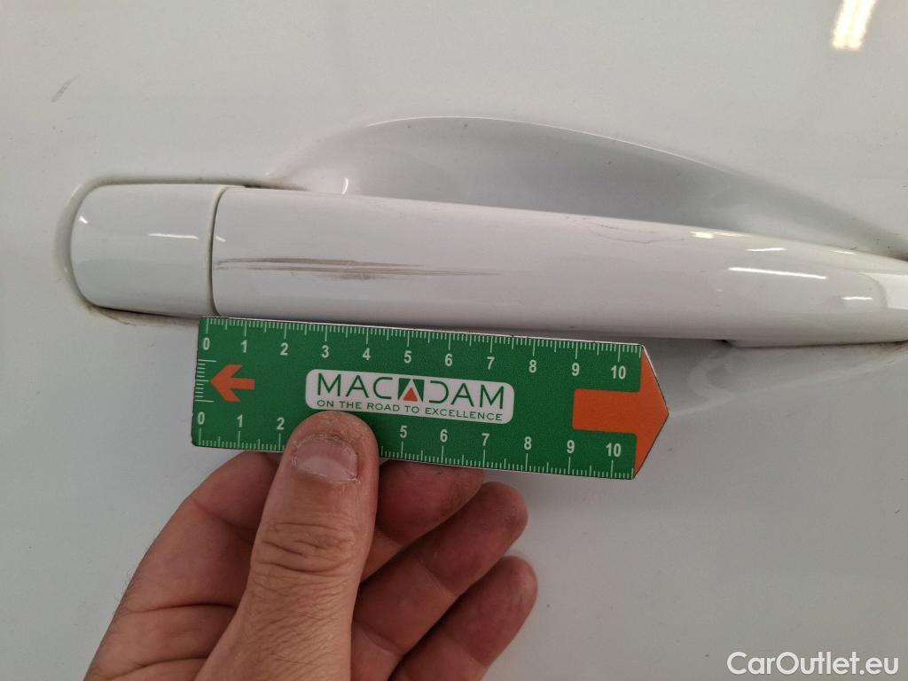  Peugeot  208 PEUGEOT  / 2015 / 5P / Berline &BLUEHDI 100 €6.c S&S ALLURE BUSINESS #48