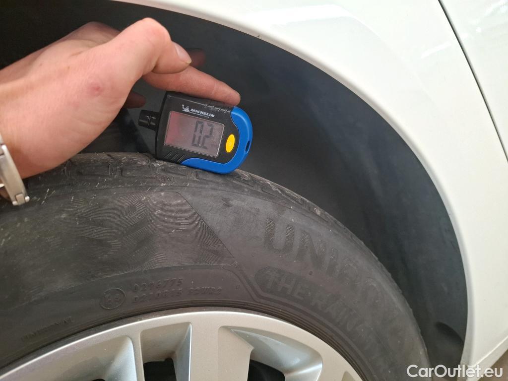  Peugeot  208  Premium 1.5 HDi 100CV BVM6 E6d #15