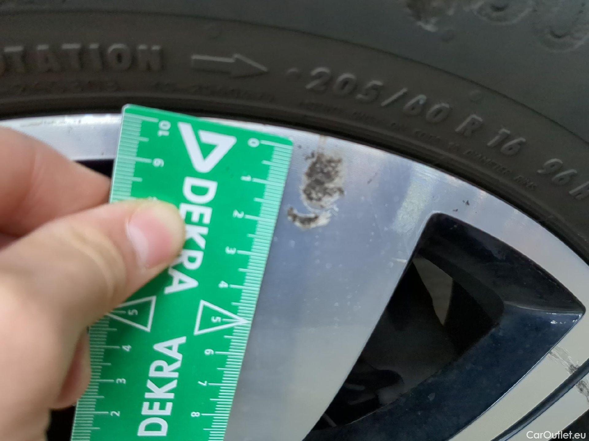  Renault  Captur RENAULT  5p Crossover Business dCi 90 - 18 #50