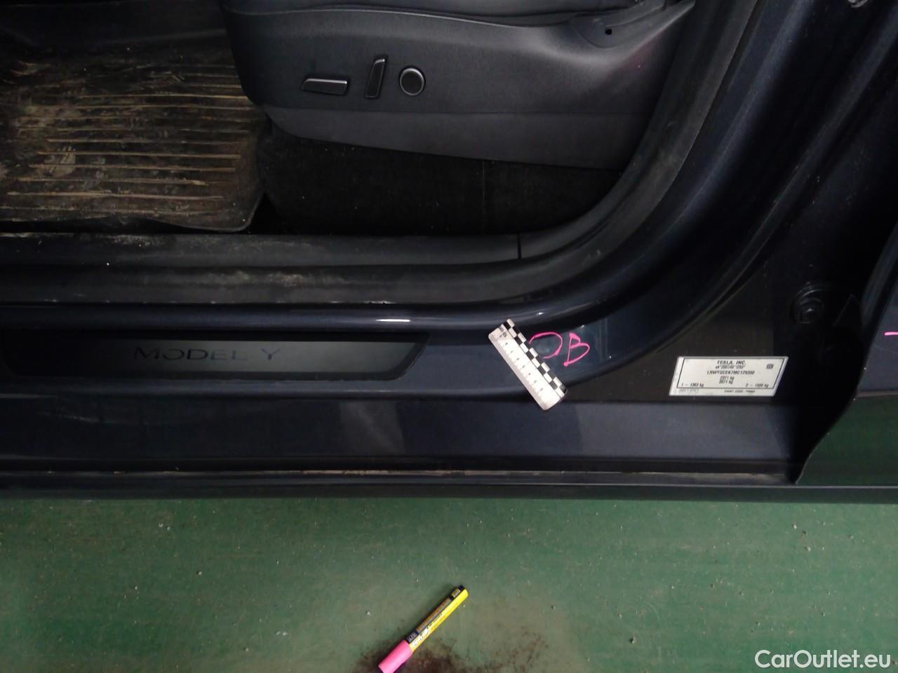  Tesla  Model Y  75kWh Long-Range AWD #33