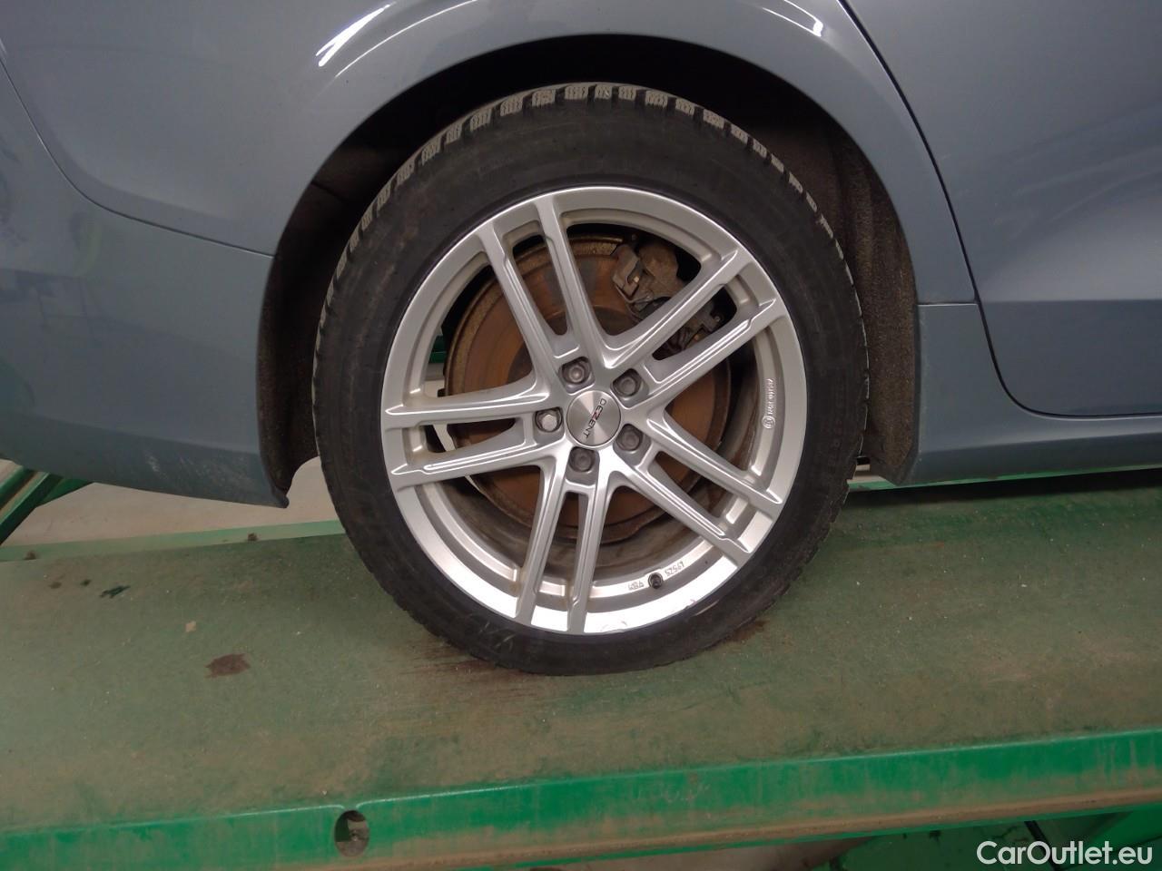  Volvo  V60  T6 350 Cor.Ed.Rec. AWD Aut #12