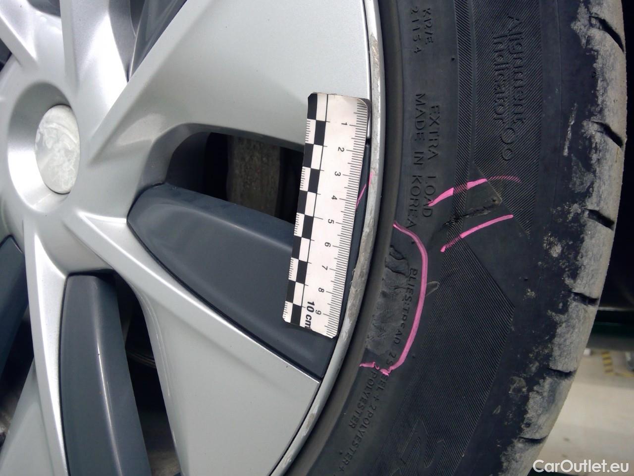  Tesla  Model Y  75kWh Long-Range AWD #36