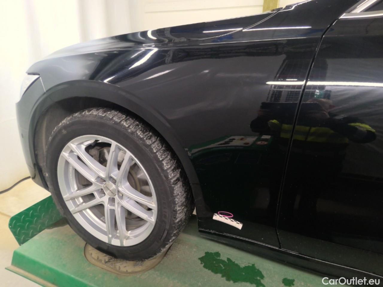  Volvo  V90  B4D 197 Mom.Adv.Ed.FWD Aut #28