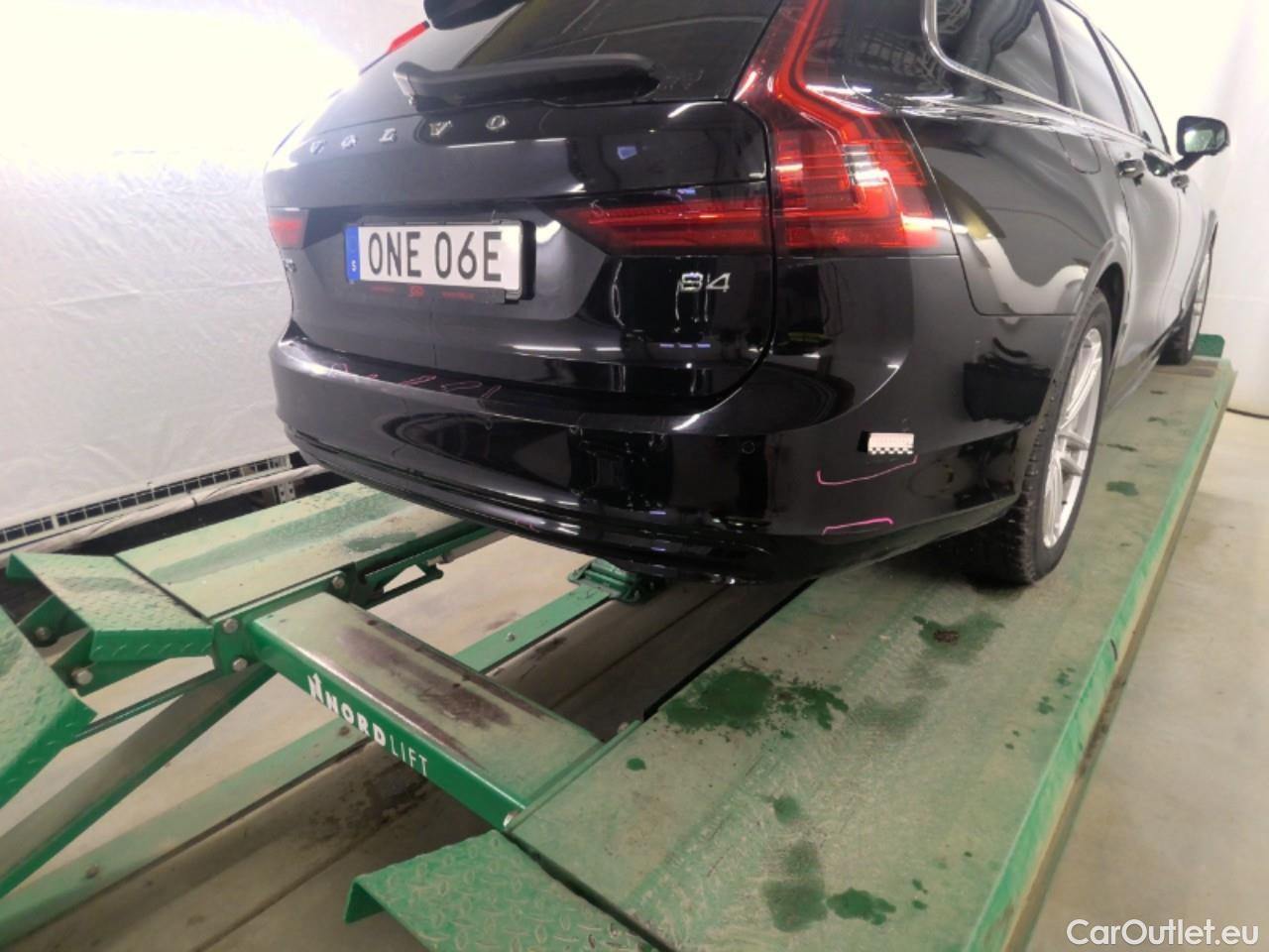  Volvo  V90  B4D 197 Mom.Adv.Ed.FWD Aut #14