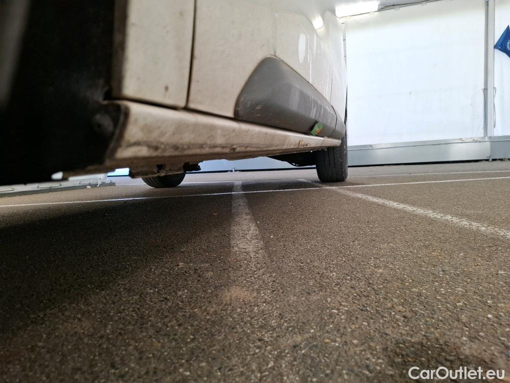  Peugeot  Expert  Fourgon Asphalt L2 2.0 HDi 120CV BVM6 E6dT #63