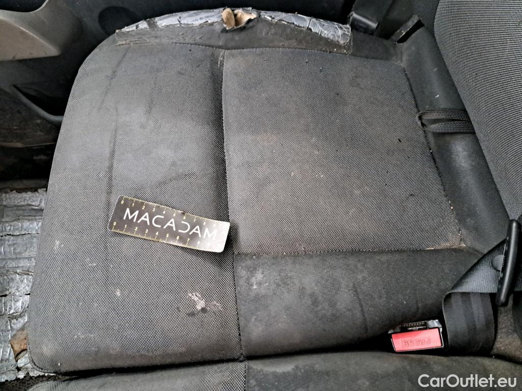  Renault  Master  III Fourgon L2H2 3 5 Grand Confort dCi 130CV BVM6 E6 #17