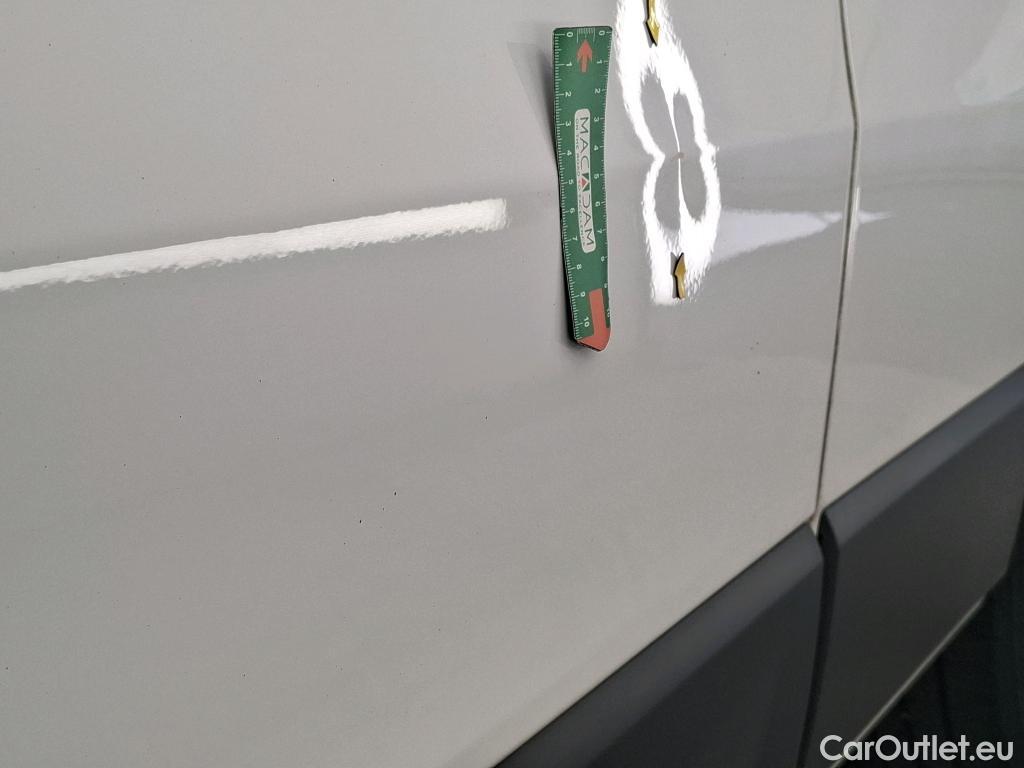  Renault  Trafic RENAULT  / 2019 / 4P / Fourgon tole NV CA GCF L2H1 1200 dCi 120 #23