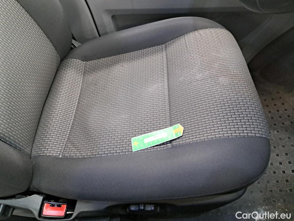  Volkswagen  Transporter VOLKSWAGEN  ProCab / 2019 / 4P / Fourgon tôlé 2.0 TDi 150 DSG7 L2H1 Confort #3