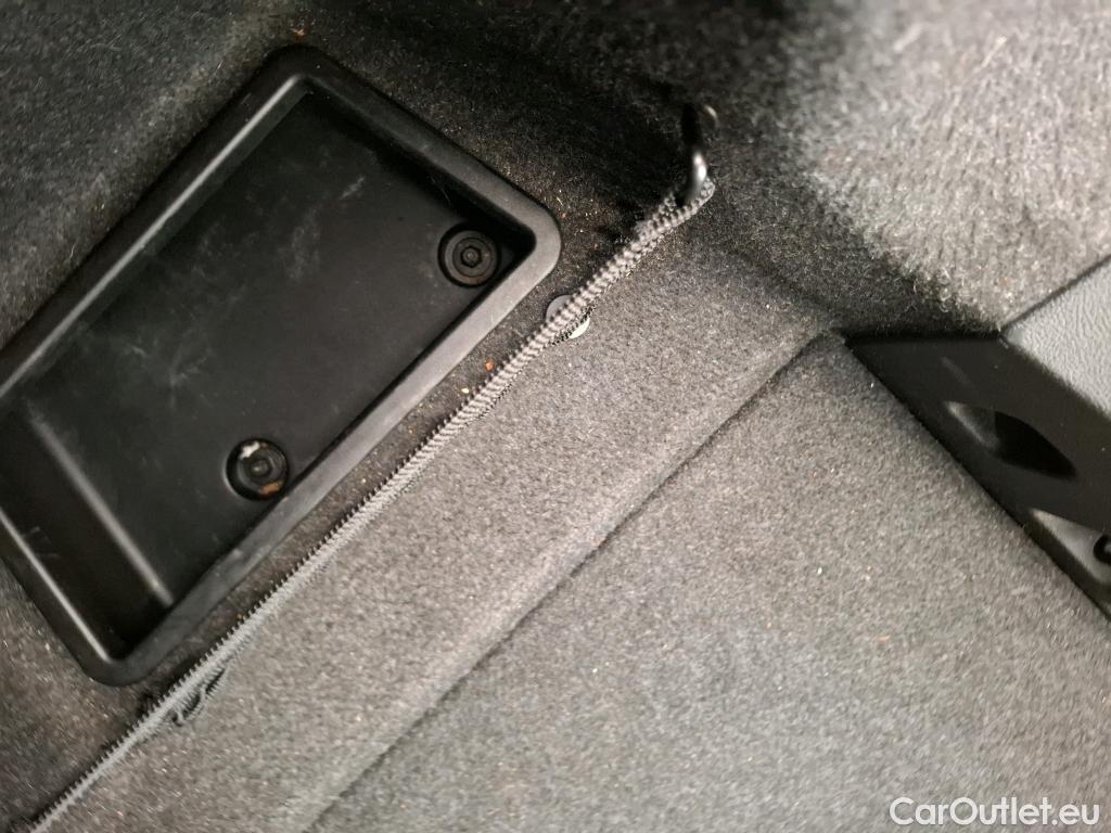  Bmw  Serie 3 BMW Série 3 Berline / 2018 / 4P / Berline 318d 150ch Business Design BVA8 #10