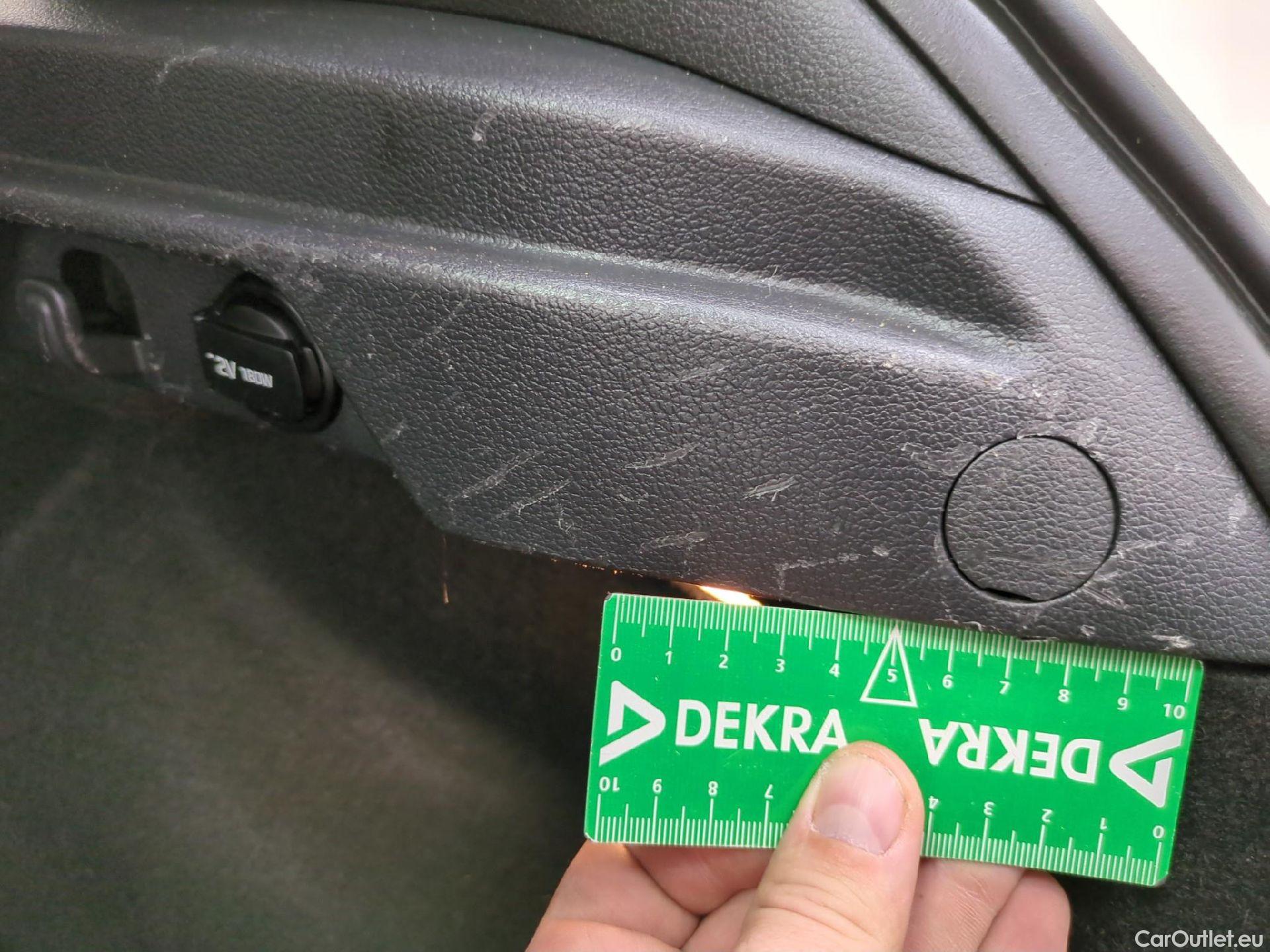  Hyundai  i30  Business 1.6 CRDi 115CV BVA7 E6d #3