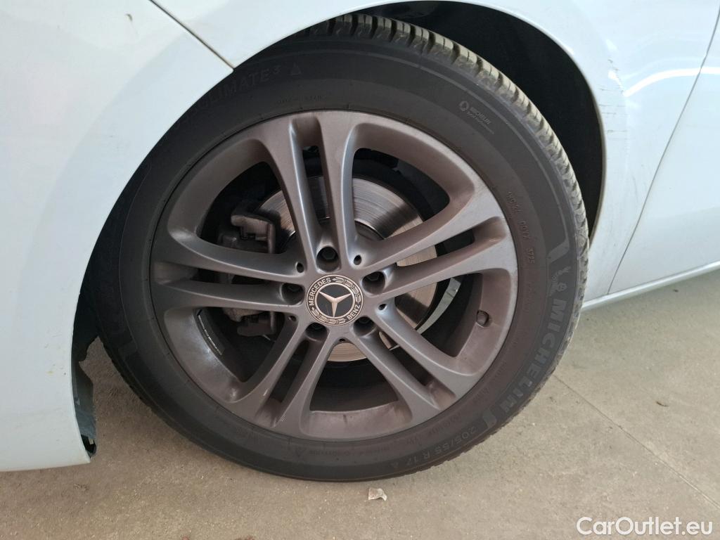  Mercedes  A-Klasse MERCEDESBENZ Classe A Compact  2018  5P  Berline A 180 d Business Line #30