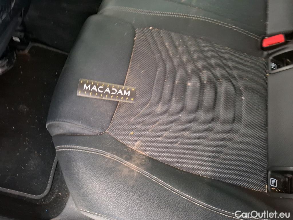  Mercedes  A-Klasse MERCEDESBENZ Classe A Compact  2018  5P  Berline A 180 d Business Line #26