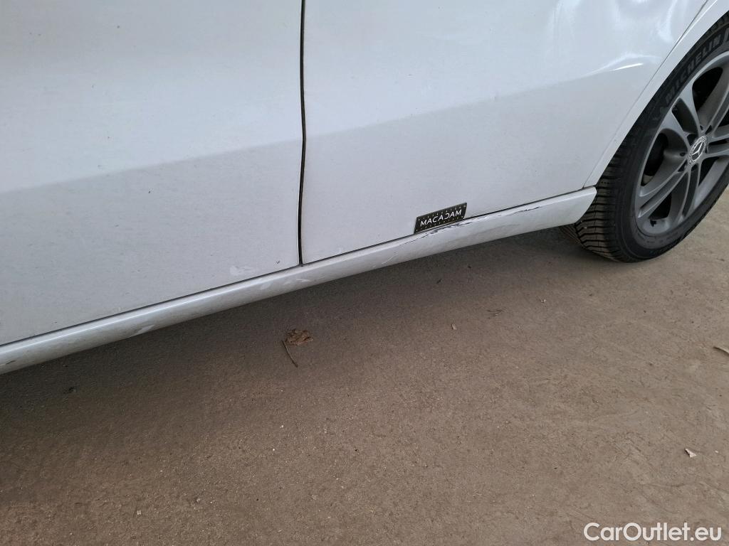  Mercedes  A-Klasse MERCEDESBENZ Classe A Compact  2018  5P  Berline A 180 d Business Line #12