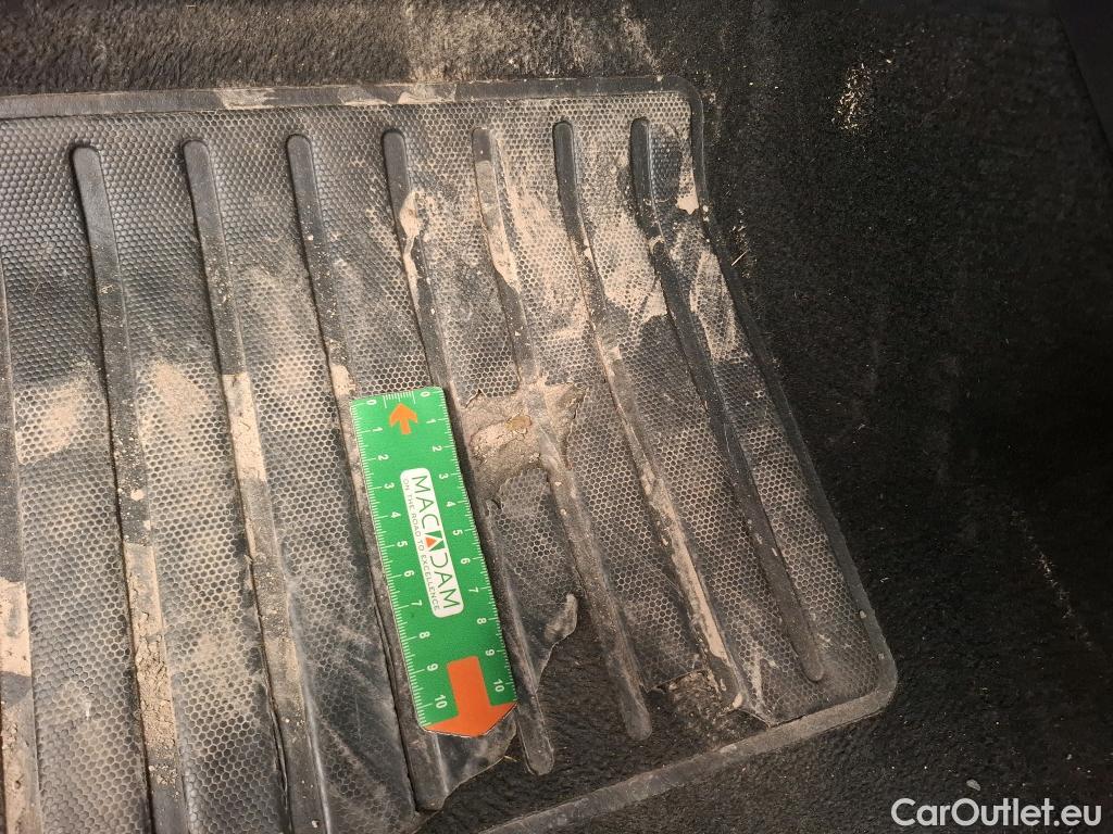  Peugeot  208  Allure Pack 1.2 PureTech 100CV BVA8 E6d #4