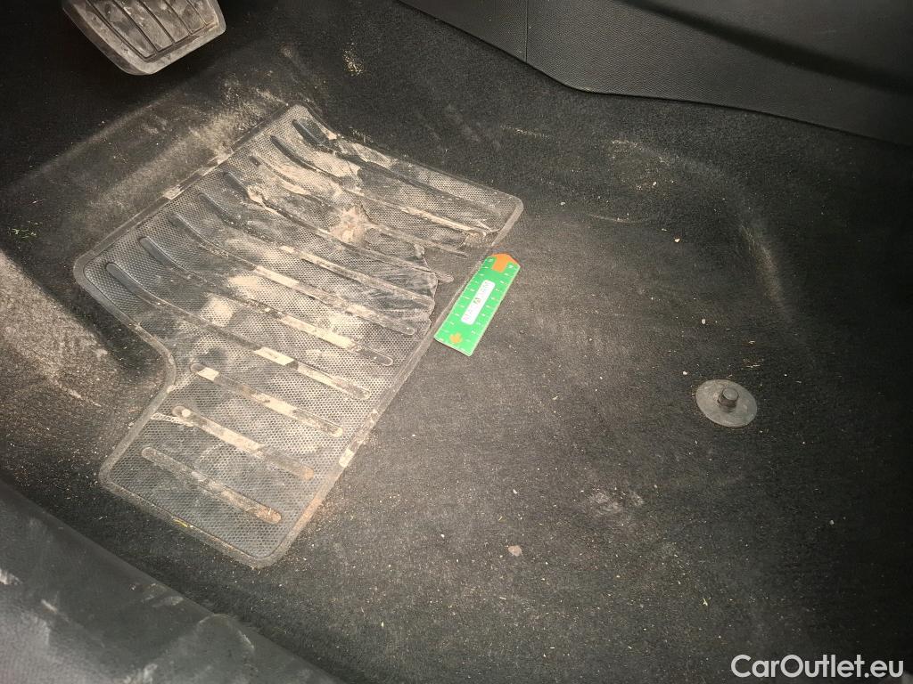  Peugeot  208  Allure Pack 1.2 PureTech 100CV BVA8 E6d #1