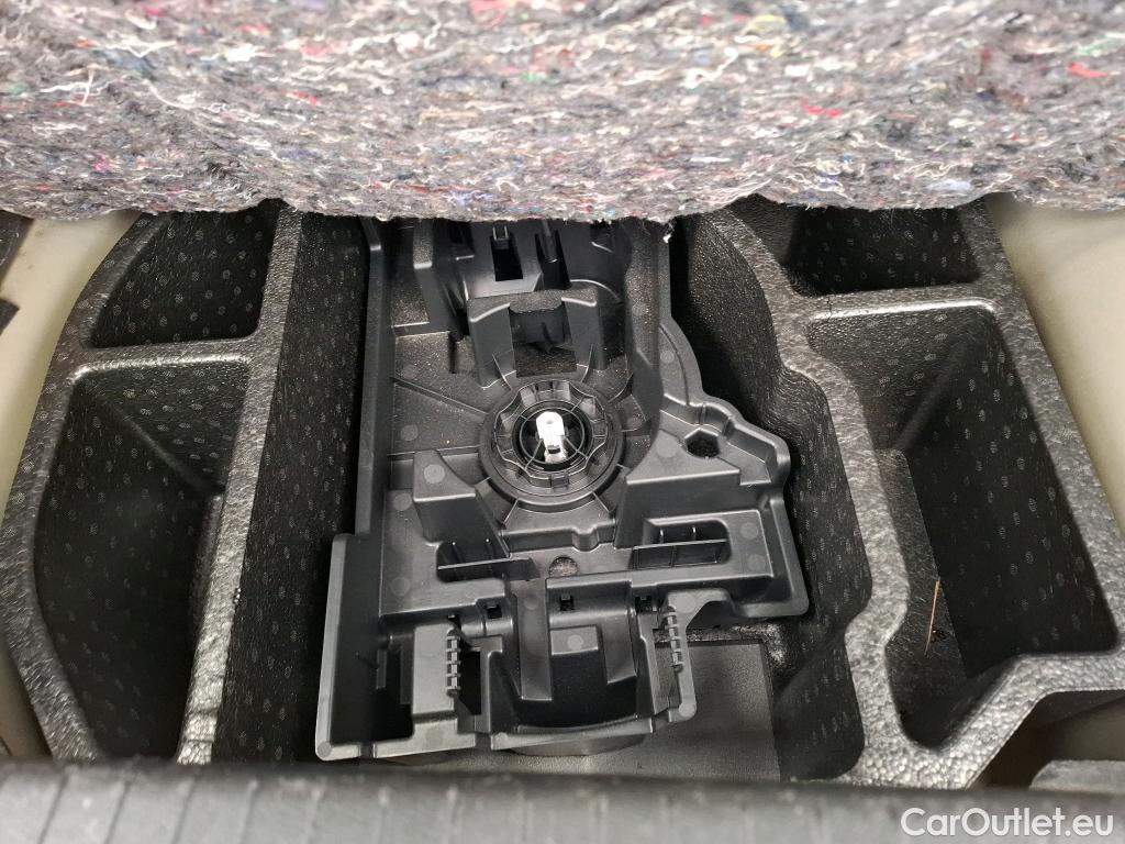  Peugeot  208  Allure Business 1.2 PureTech 100CV BVM6 E6d #35