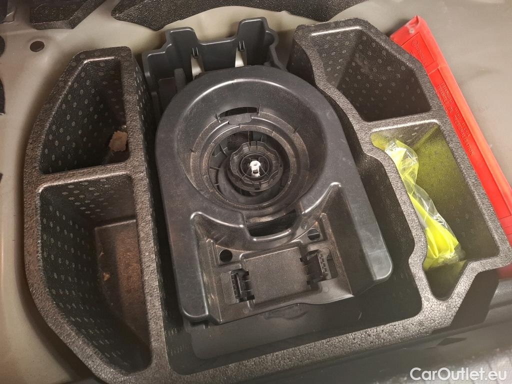  Peugeot  208  Allure Pack 1.2 PureTech 100CV BVA8 E6d #18