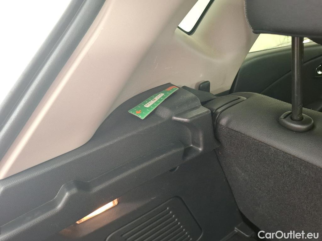  Renault  Captur  Intens 1.5 dCi 90CV BVM5 E6 #40