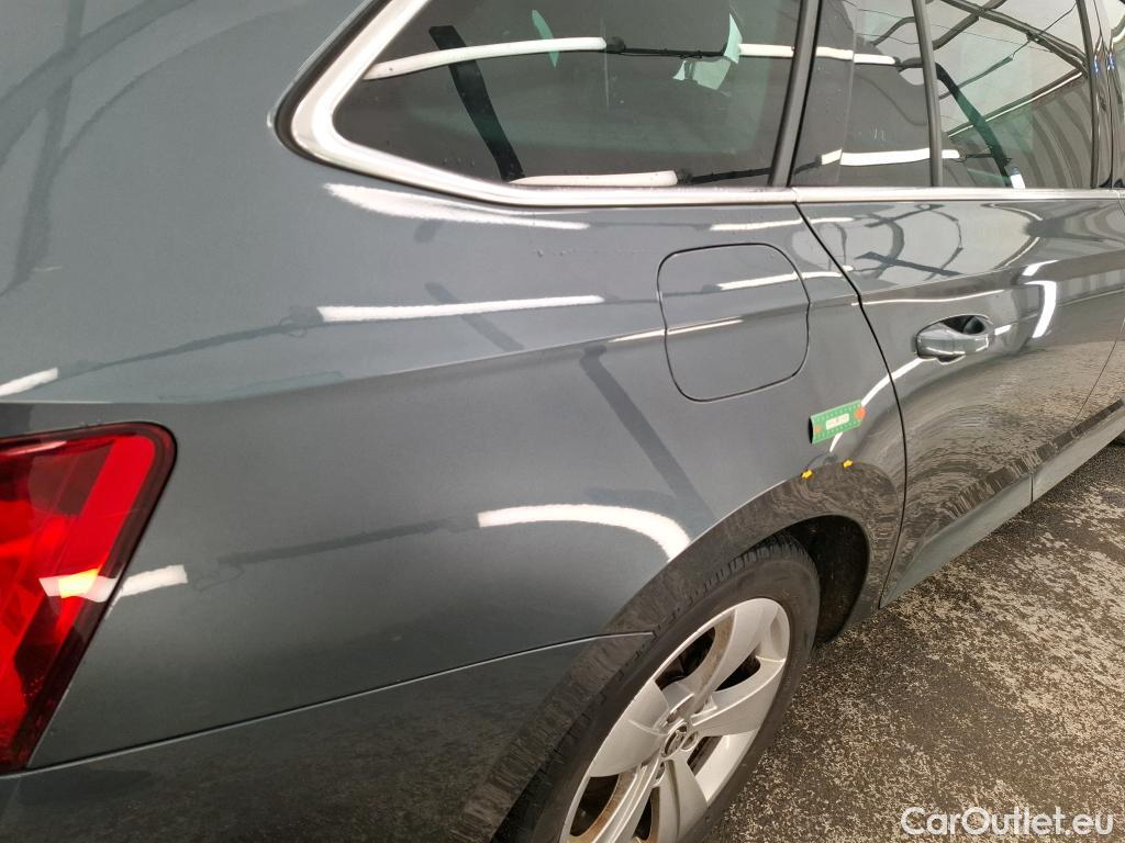  Skoda  Superb SKODA  Combi / 2019 / 5P / Break 1.4 TSI PHEV 218ch DSG6 Business #1