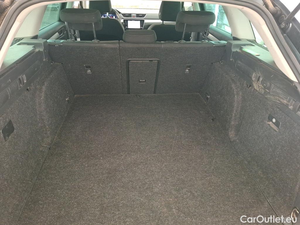  Skoda  Superb SKODA  Combi / 2019 / 5P / Break 1.4 TSI PHEV 218ch DSG6 Business #22