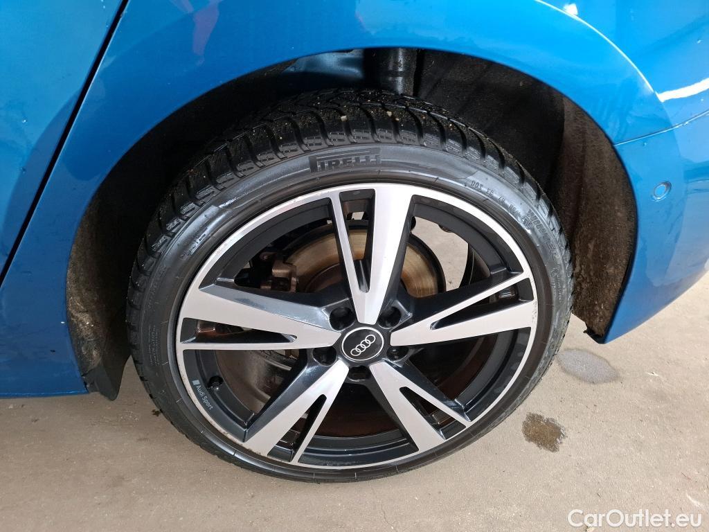  Audi  A3 AUDI  Sportback / 2020 / 5P / Berline 40 TFSI e 204 S Tronic Design Luxe #24