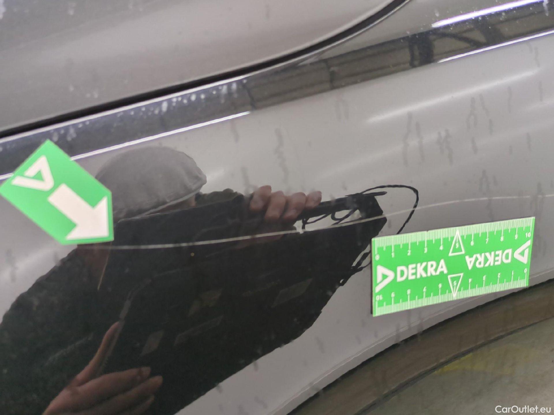  Bmw  Serie 1 Série 1 Berline 116 d Lounge 1.5 115CV BVA7 E6d #24