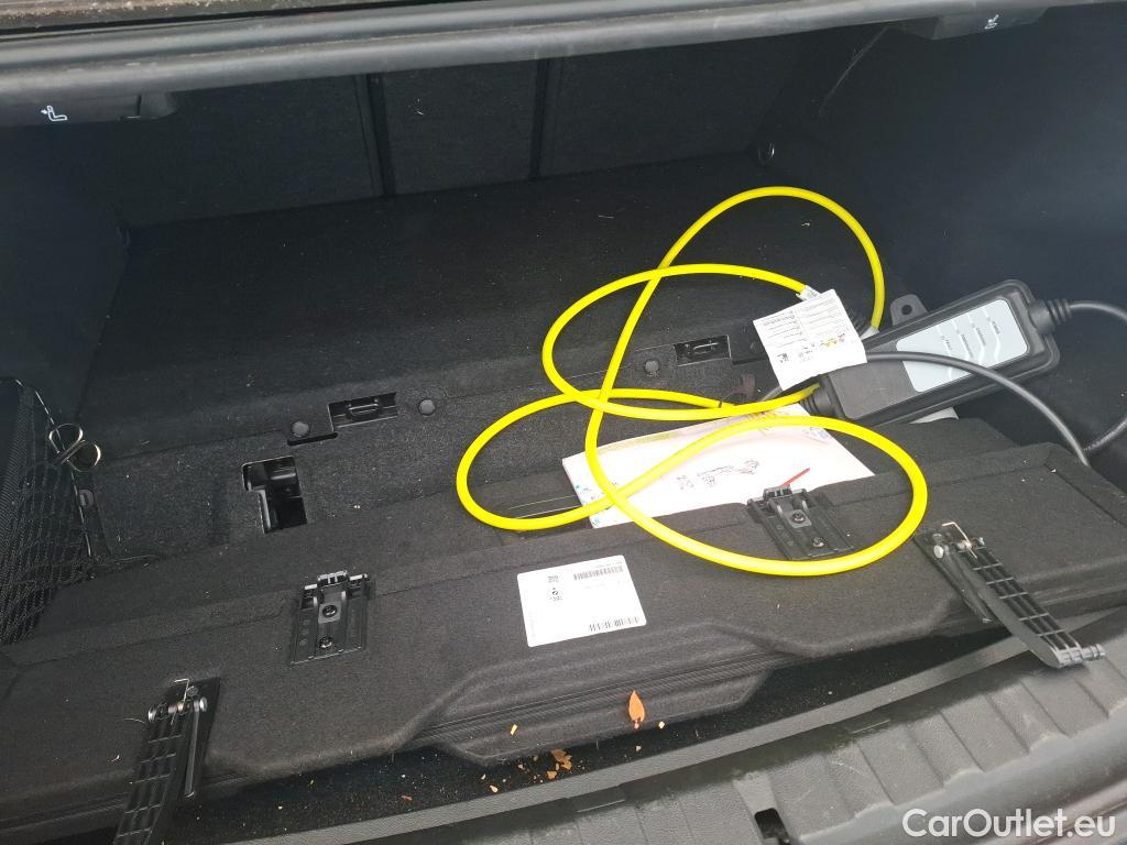  Bmw  Serie 3 BMW Série 3 Berline / 2018 / 4P / Berline 330e 292ch Luxury BVA8 Hybride #66