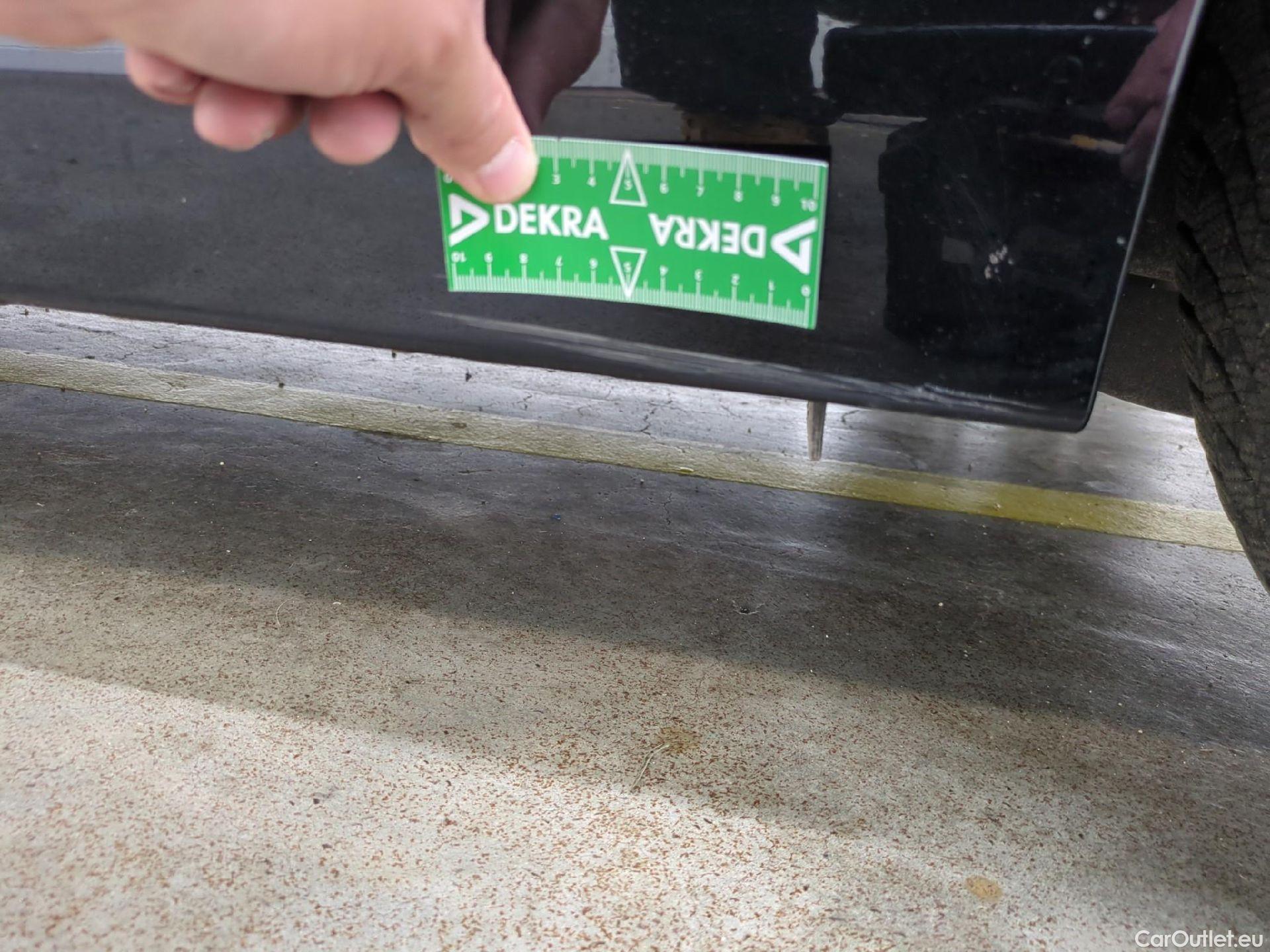  Bmw  Serie 1 Série 1 Berline 116 d Lounge 1.5 115CV BVA7 E6d #36