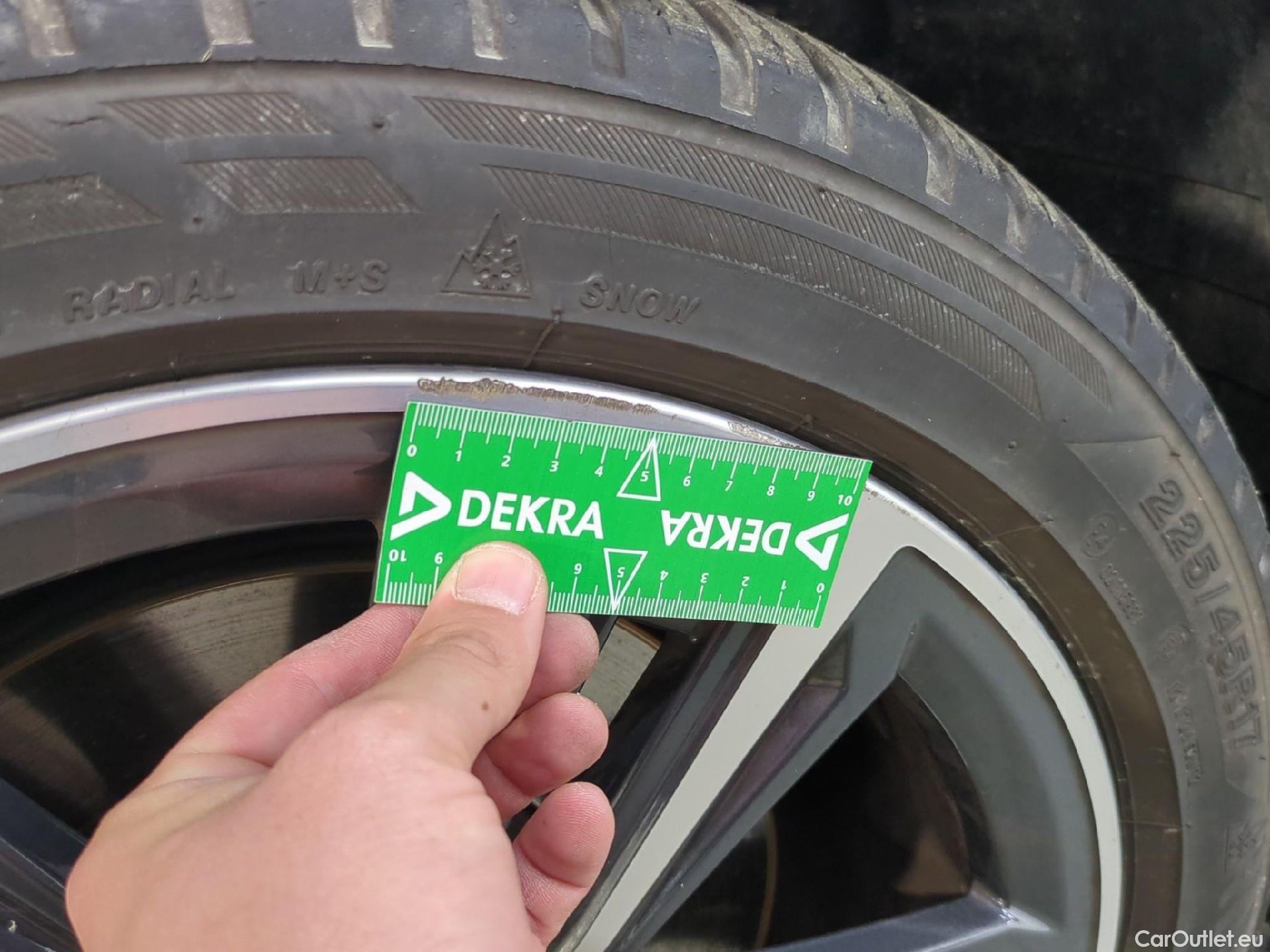  Bmw  Serie 1 Série 1 Berline 116 d Lounge 1.5 115CV BVA7 E6d #19