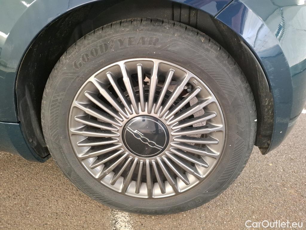  Fiat  500  e Icone 42kWh BVA #33