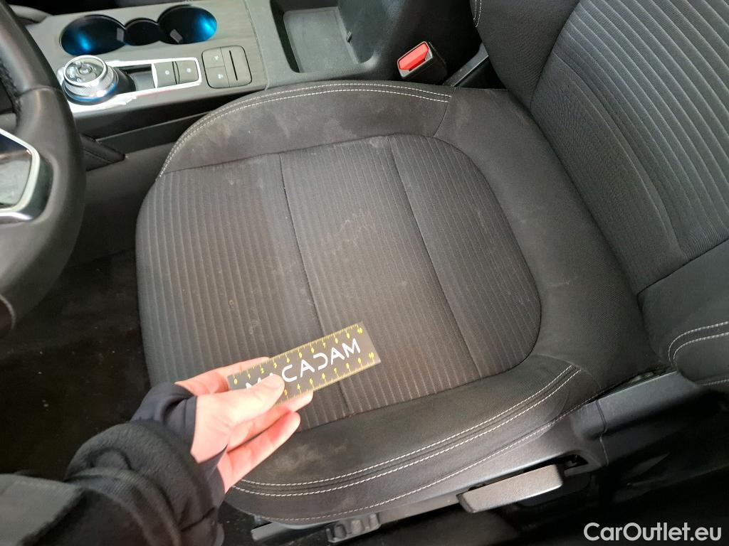  Ford  Kuga FORD  / 2019 / 5P / SUV 2.5 190 hybrid Flexifuel Pshift Titanium #32