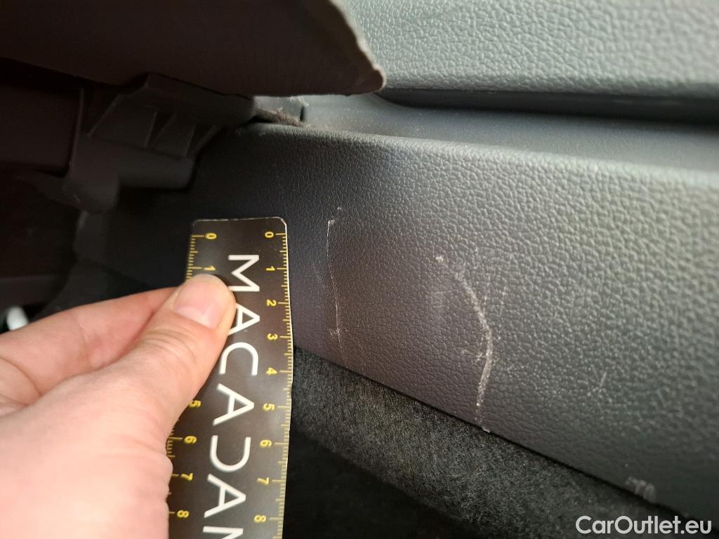  Hyundai   Ioniq HYUNDAI / 2019 / 5P / Berline plug-in hybrid Executive #8