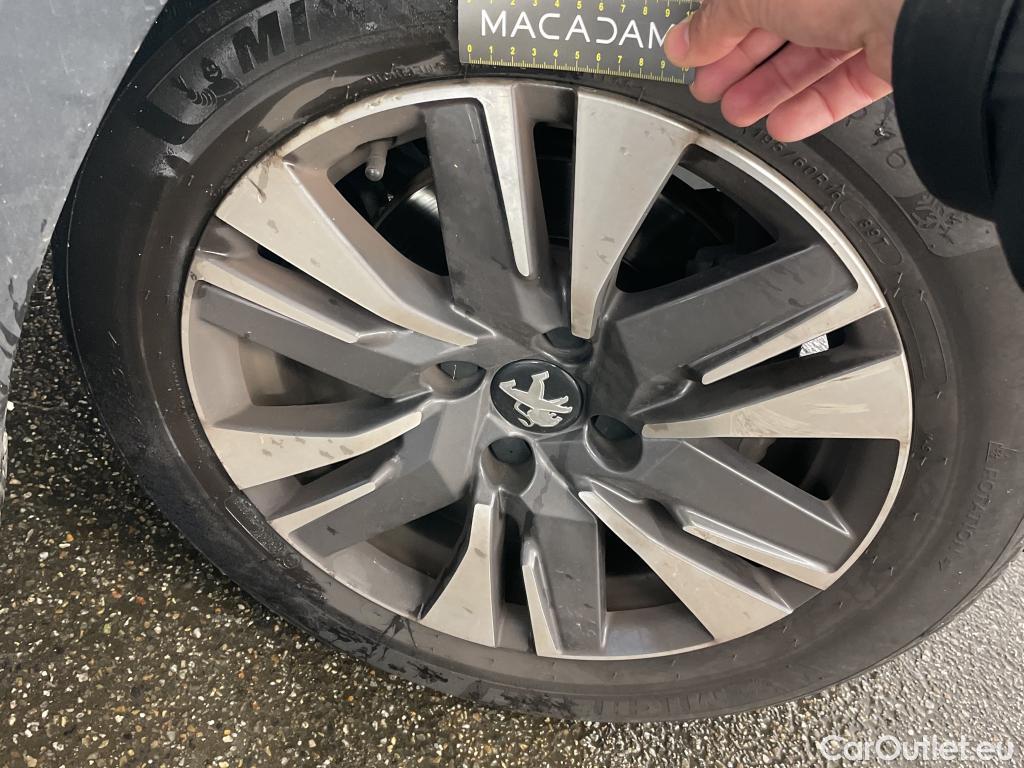  Peugeot  2008  Allure Business 1.2 PureTech 130CV BVM6 E6dT #1