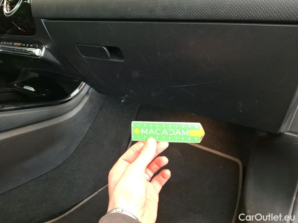  Mercedes  CLA-Klasse MERCEDES-BENZ CLA Coupe  2019  4P  Coupé CLA 180 d Business Line BA8 #31