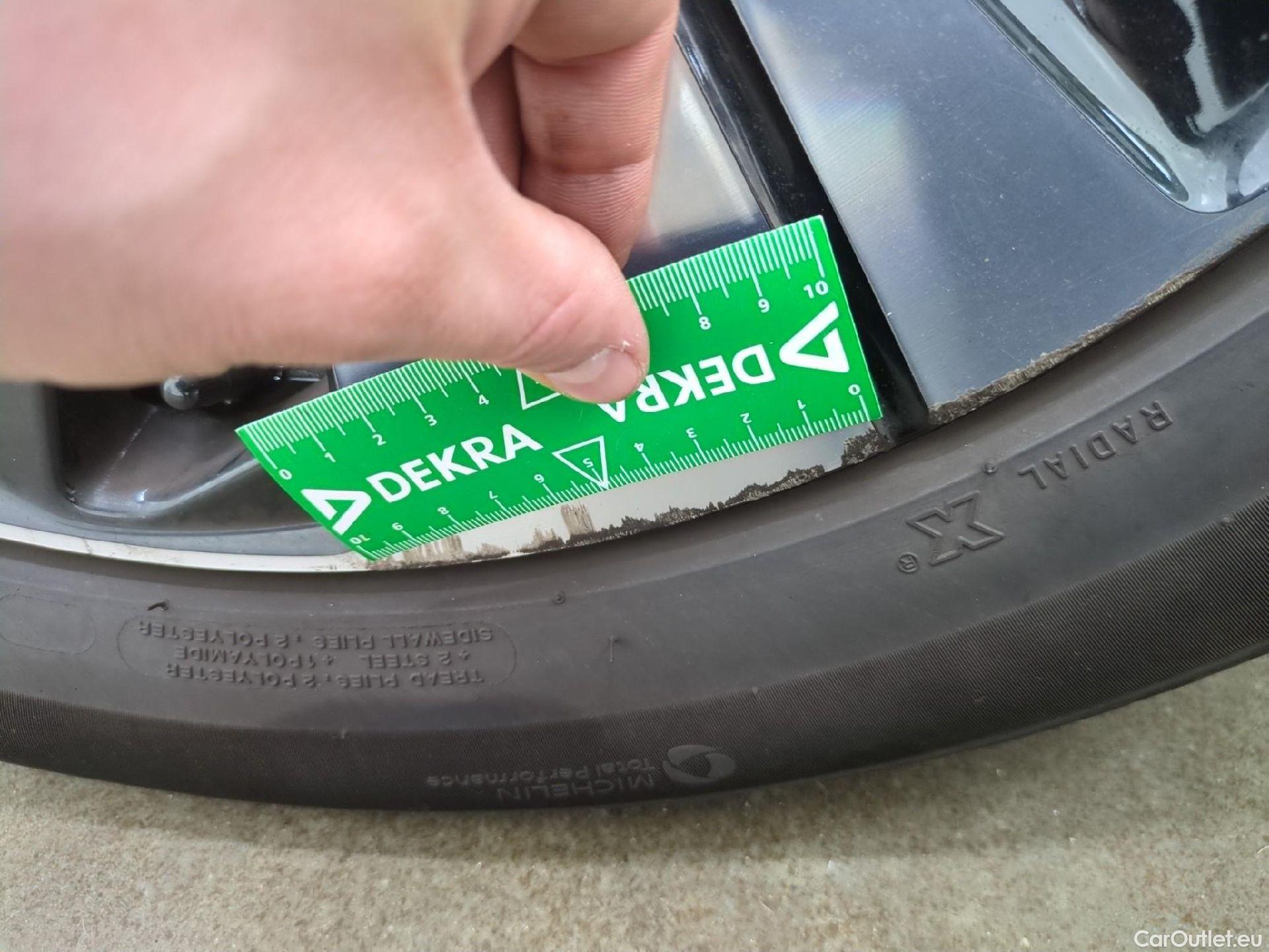  Volvo  XC 40 VOLVO XC40 / 2022 / 5P / SUV Recharge T4 211 DCT7 Start #14