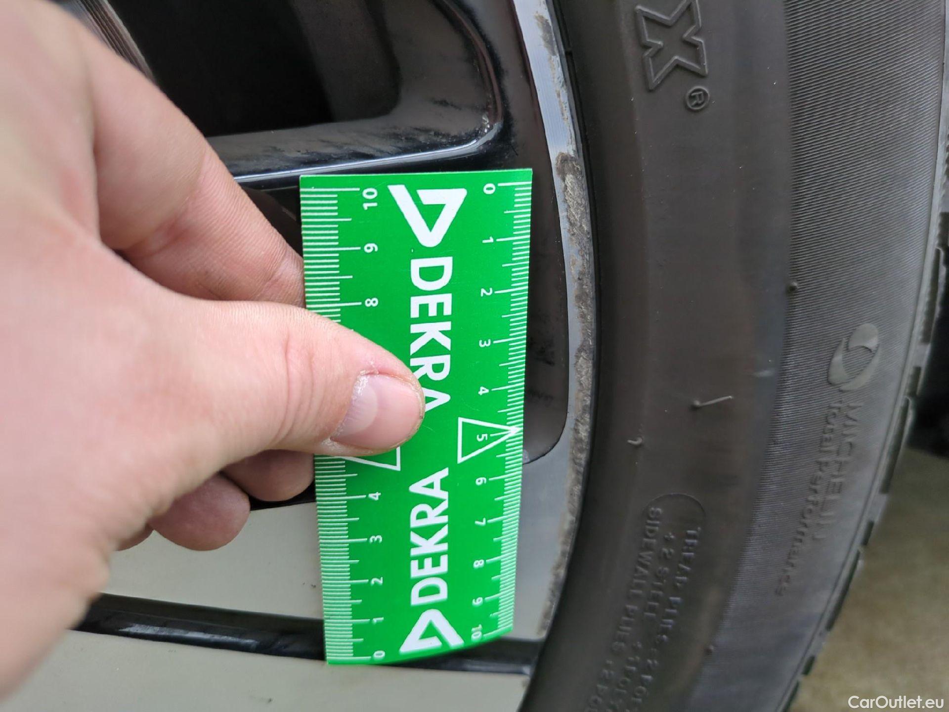  Volvo  XC 40 VOLVO XC40 / 2022 / 5P / SUV Recharge T4 211 DCT7 Start #10