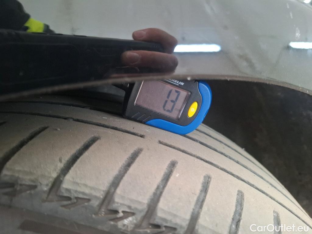  Mercedes  A-Klasse MERCEDES-BENZ Classe A Compact / 2018 / 5P / Berline A 180 Progressive Line 7G-DCT #38