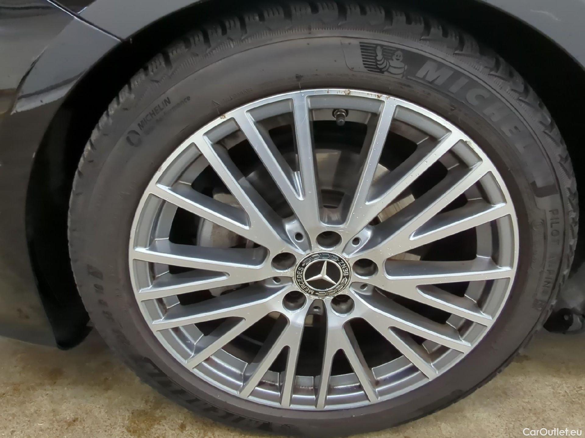  Mercedes  CLA-Klasse MERCEDES-BENZ CLA Shooting Brake / 2019 / 5P / Break CLA 200 d Progressive Line BA8 #2