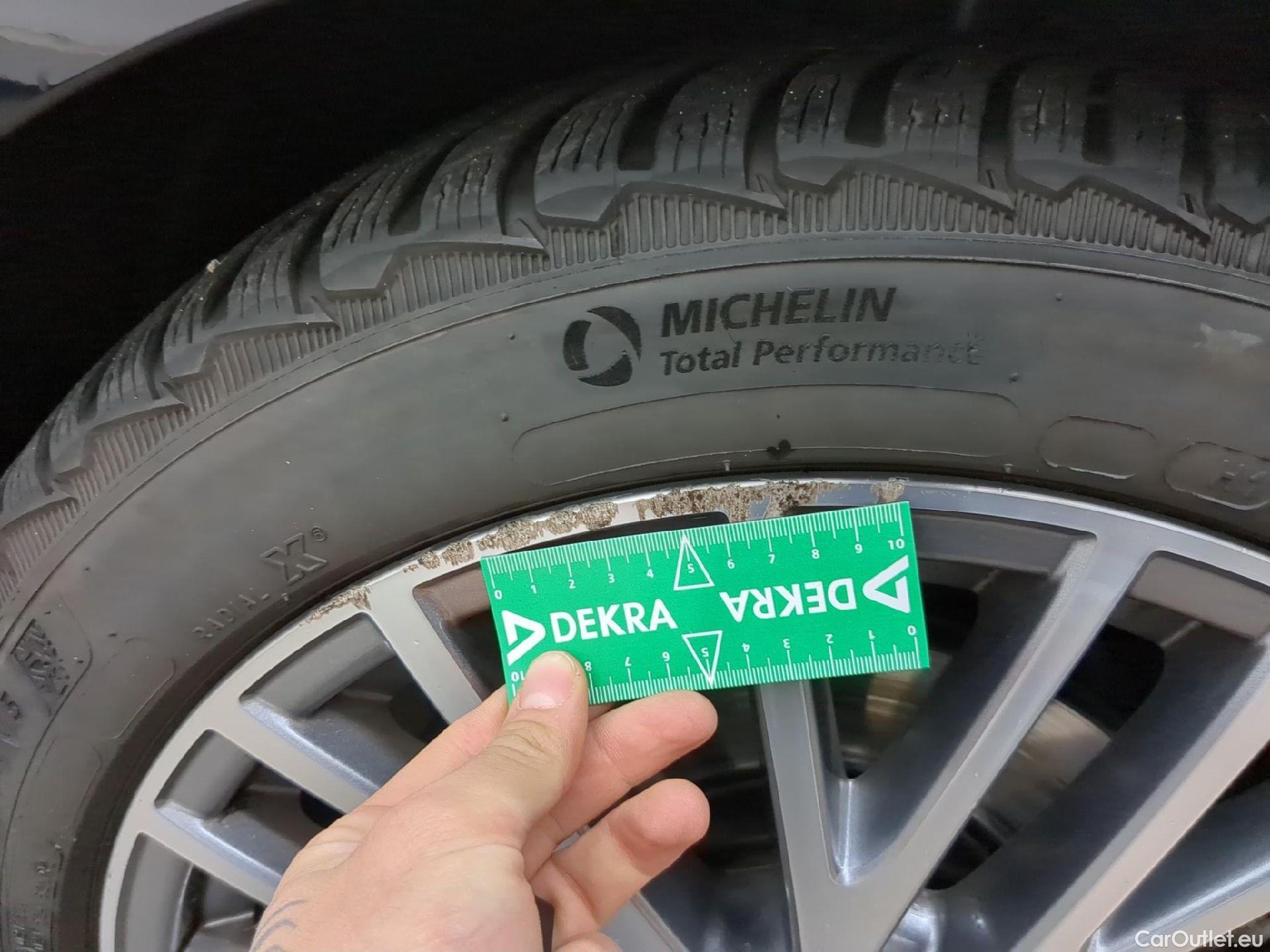  Mercedes  CLA-Klasse MERCEDES-BENZ CLA Shooting Brake / 2019 / 5P / Break CLA 200 d Progressive Line BA8 #18