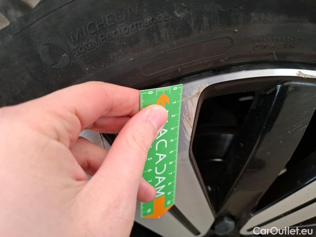  Volvo  XC 40 VOLVO XC40 / 2022 / 5P / SUV Recharge T5 262 DCT7 Ultimate #29