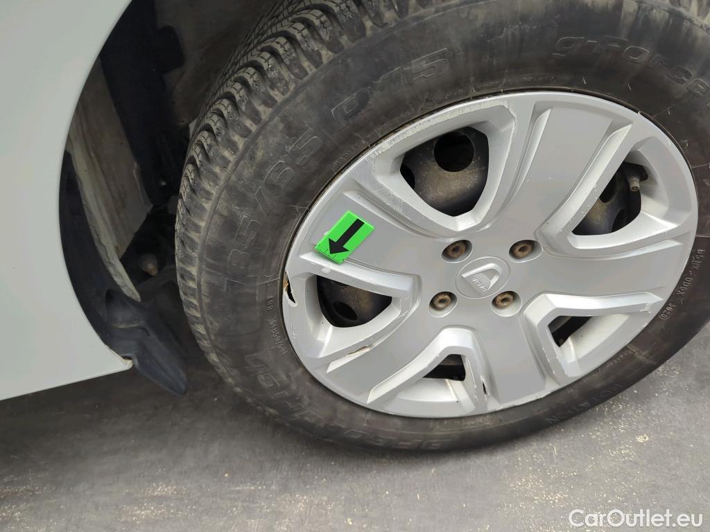  Dacia  Logan 0.9 TCe 90CP Laureate_Groupama #27