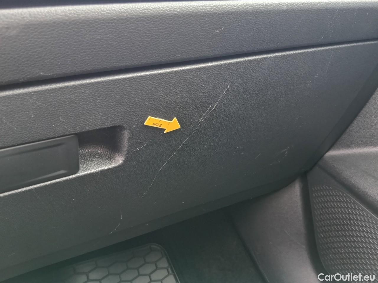  Volkswagen  Golf  Life 1.0 TSI #6