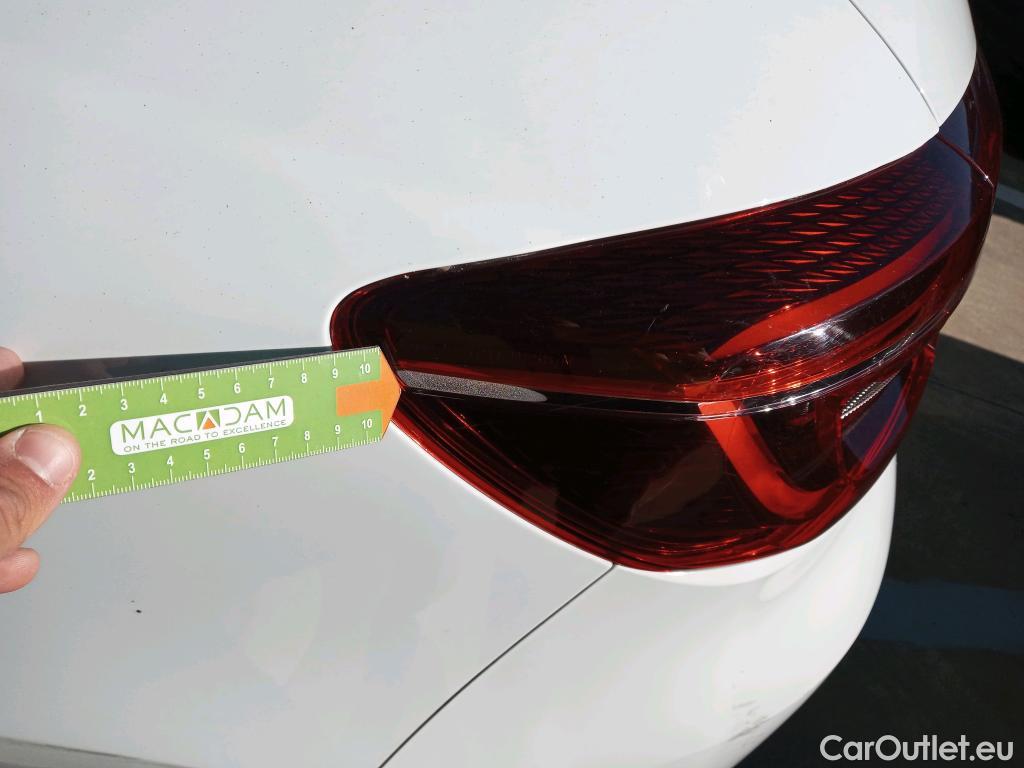  Renault  Clio RENAULT  / 2019 / 5P / berlina con portón Equilibre Blue dCi 74kW (100CV) #32