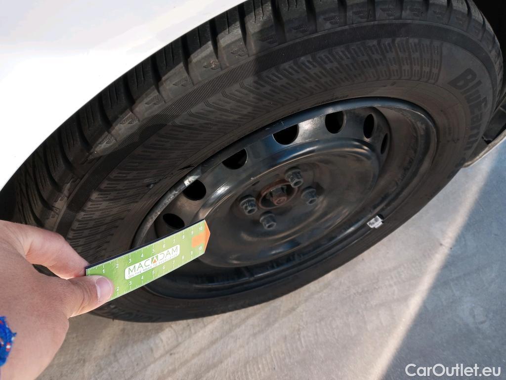  Renault  Clio RENAULT  / 2019 / 5P / berlina con portón Equilibre Blue dCi 74kW (100CV) #19