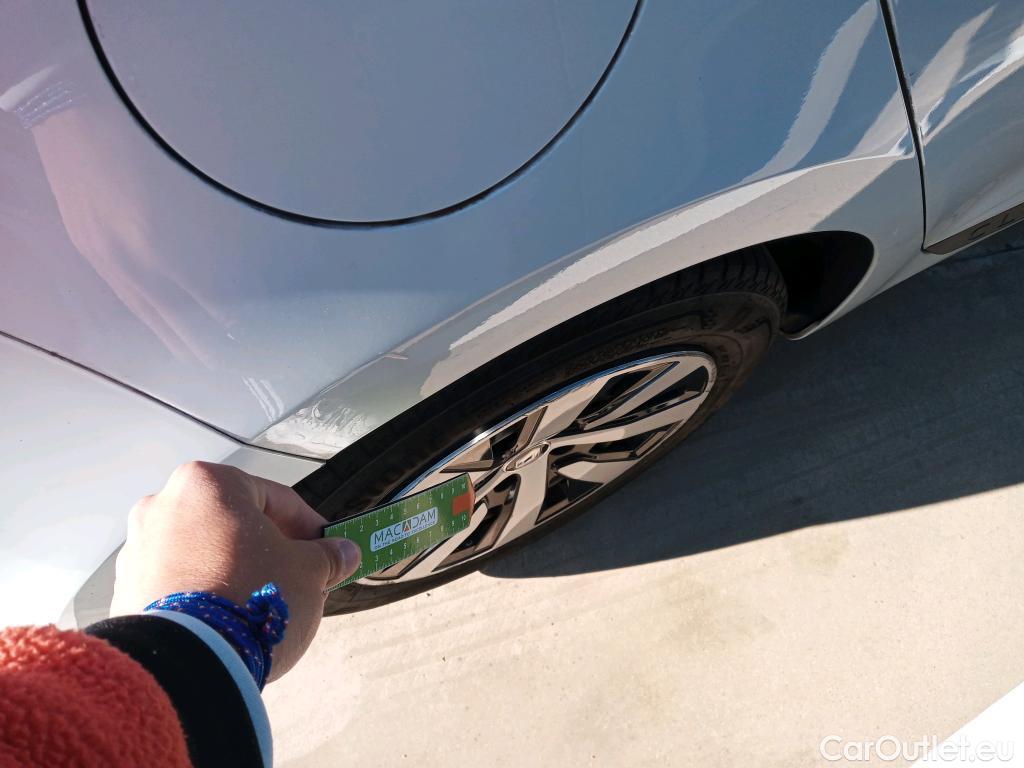  Renault  Clio RENAULT  / 2019 / 5P / berlina con portón Equilibre Blue dCi 74kW (100CV) #24