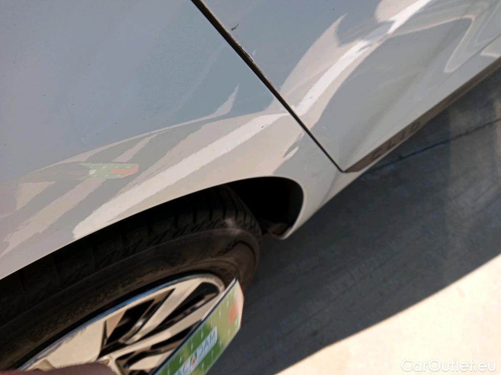  Renault  Clio RENAULT  / 2019 / 5P / berlina con portón Equilibre Blue dCi 74kW (100CV) #29