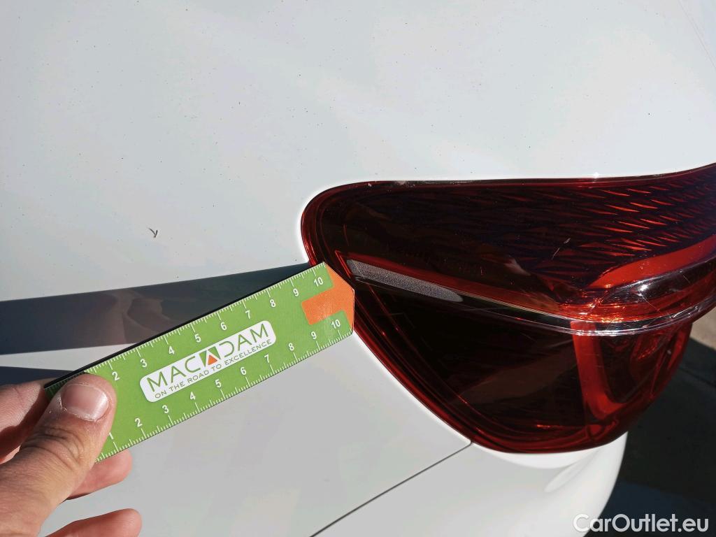  Renault  Clio RENAULT  / 2019 / 5P / berlina con portón Equilibre Blue dCi 74kW (100CV) #31